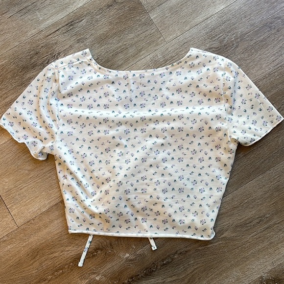 2 great young teens crop tops. Both from Shein and size L. - Picture 5 of 8